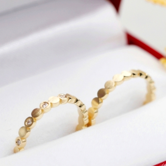 Dainty 14k Gold Beehive Band Ring - Picture 4 of 14